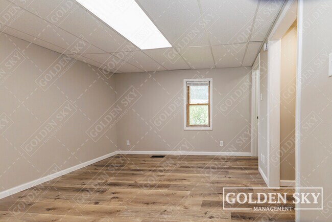 Building Photo - 306 N Mulberry St