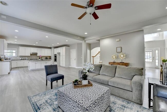 Building Photo - 4805 Shelbourne Dr