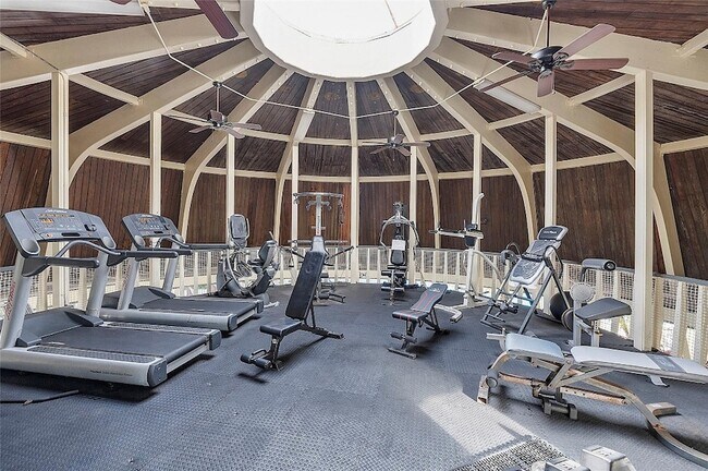 Building Photo - 5300 NE 24th Terrace