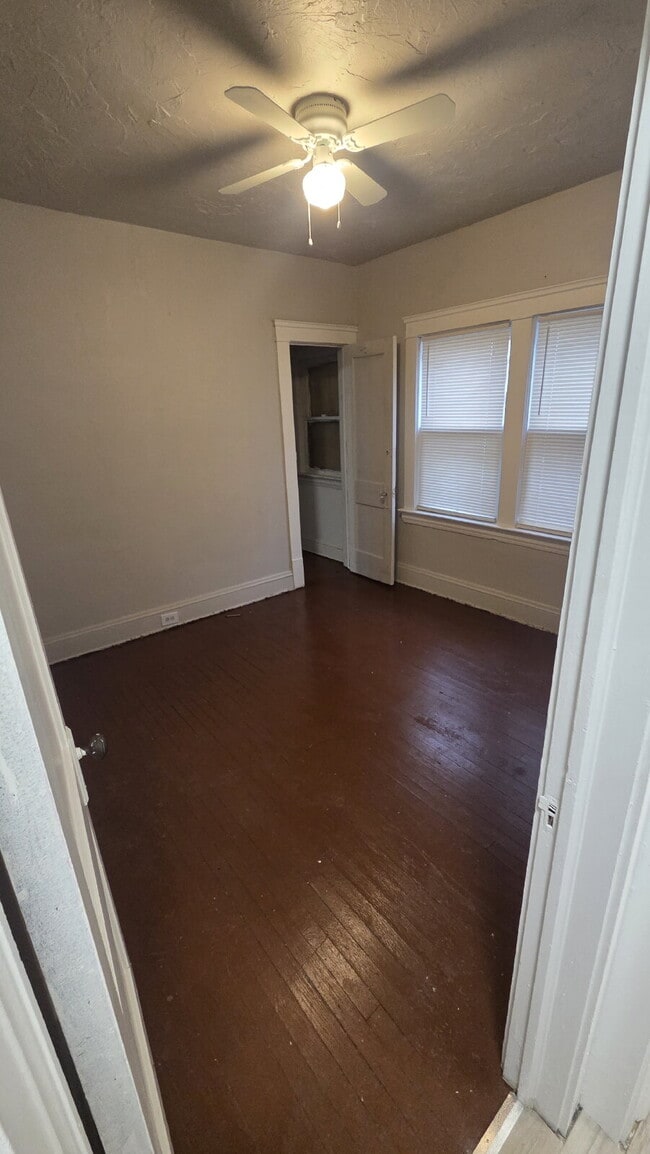 Building Photo - "2-Bedroom with Full Bath - Duplex -Down Unit"