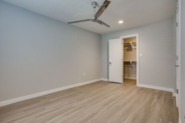 Building Photo - Look and Lease ?Come live with us at Trousdale in Apt 250! Luxury one-bedroom for $1299 (13 lease...