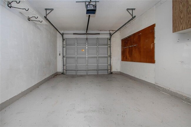 Building Photo - 802 Buttonwood Dr