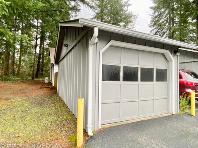 Building Photo - Quaint 2BR 1.5BA Condo in the Vineyards