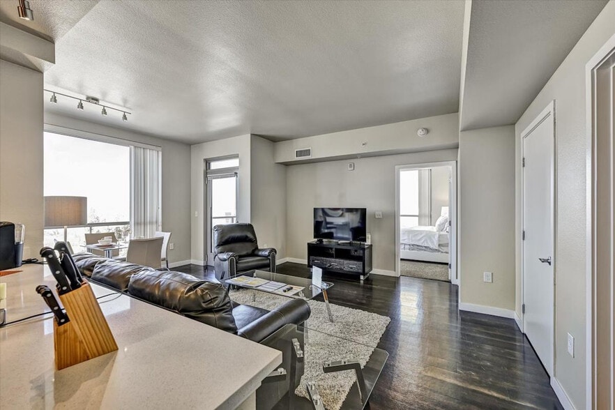 Primary Photo - 77 N Almaden Ave