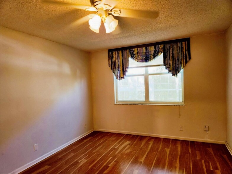 Building Photo - 2008 S Federal Hwy