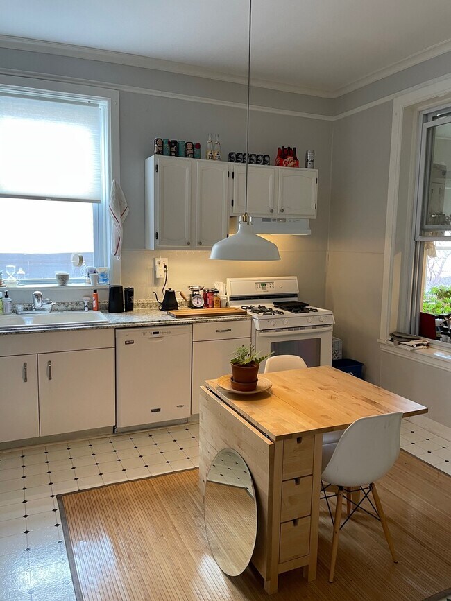 Building Photo - 1222 N Campbell Ave