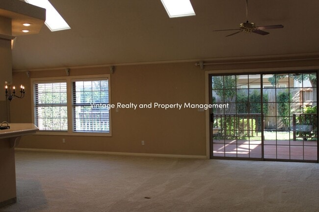 Building Photo - Top Of The Line Big 2/3 Bedroom Single Story Home Ready to Go!!!