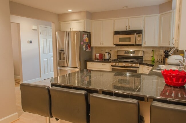 Building Photo - 4bd/2.5ba Seattle Home
