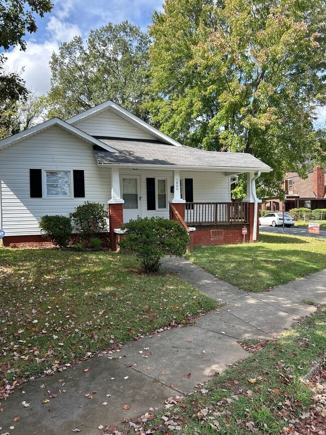 Building Photo - 1800 Longview Dr
