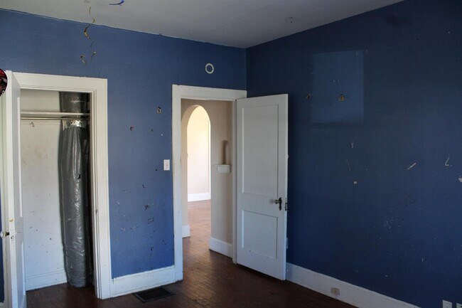 Building Photo - 2311 Nicholson Ave