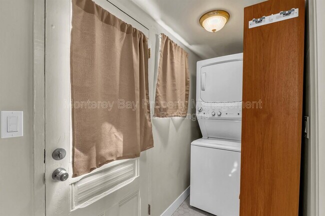 Building Photo - 227 18th St