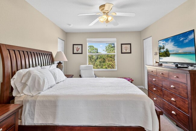 Building Photo - 2990 SE Lexington Lakes Dr