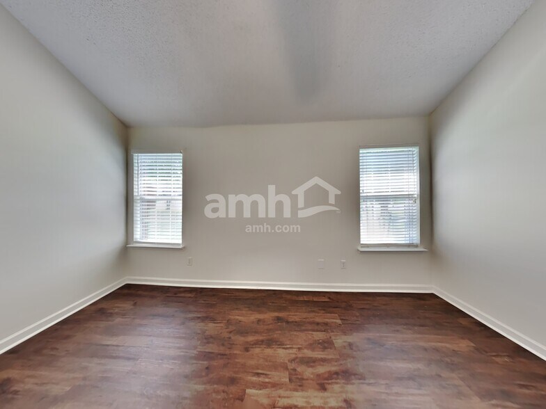 Building Photo - 4453 Graham Lake Dr