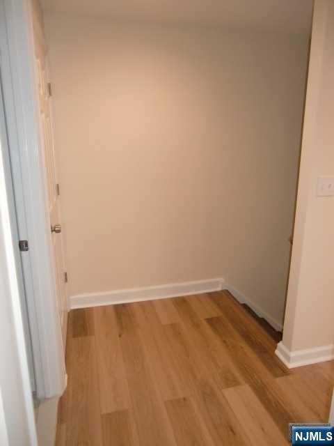 Building Photo - 482 Broad Ave