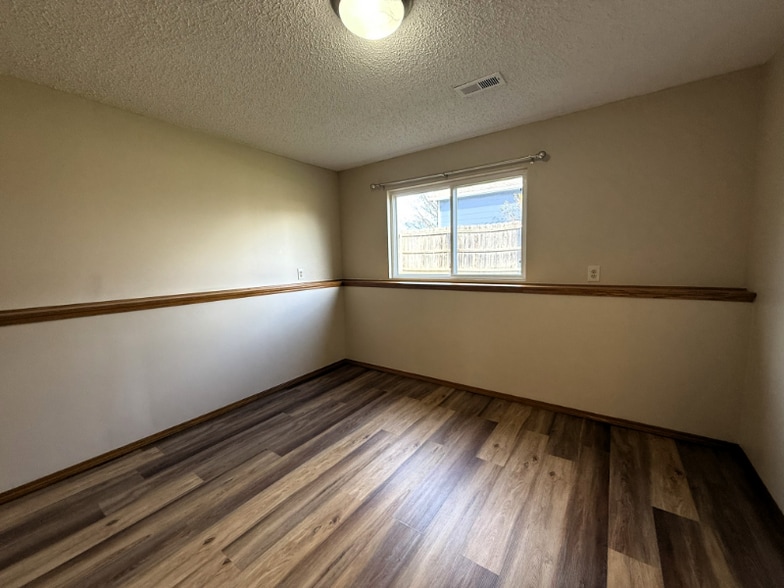 Building Photo - 1417 Cedar Tree