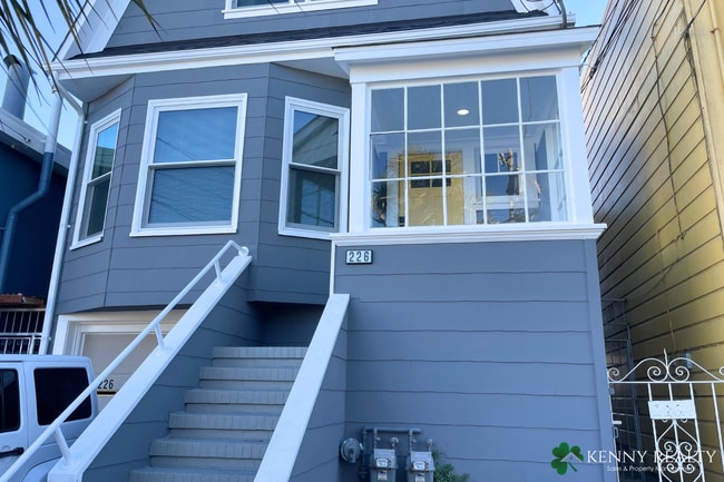 Building Photo - Beautifully Remodeled 4 Bedroom Home | Ing...
