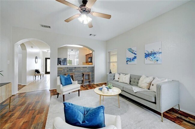 Building Photo - 212 Housefinch Loop