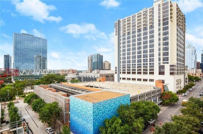 Building Photo - 507 Sabine St