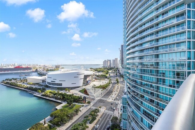 Building Photo - 900 Biscayne Blvd