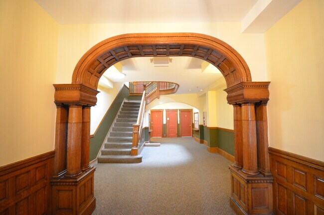 Building Photo - 39 Hemenway St