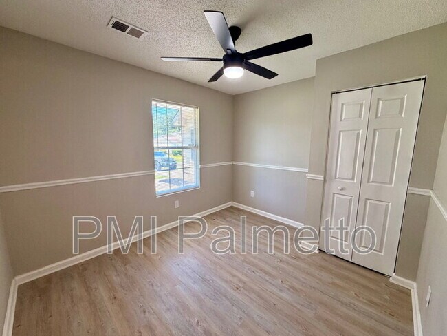 Building Photo - 22 Sweet Thorne Cir