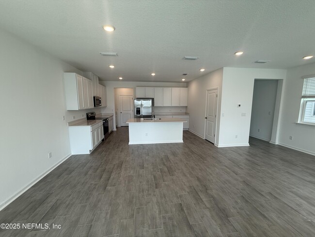 Building Photo - 6850 Rhapsody Rd