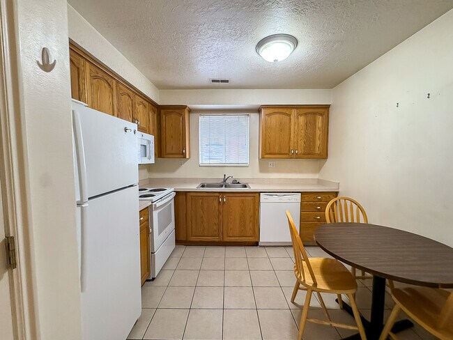 Building Photo - 391 E 700 N