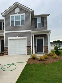 Building Photo - 2840 Egert Dr