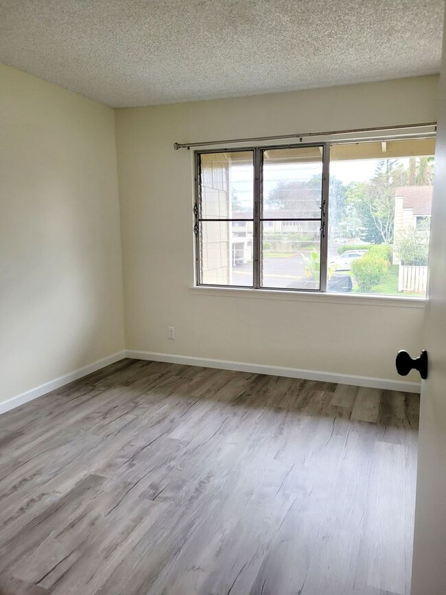 Building Photo - Available July 1, 2026 | A 3 Bedroom, 2.5 bath Townhouse with 2 parking stalls in Hokuala Hale