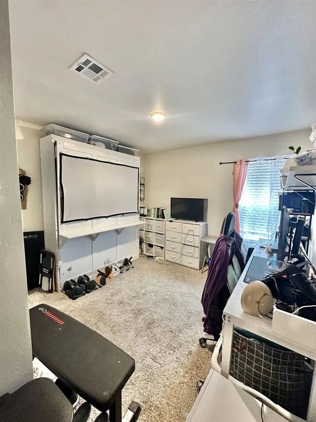 Building Photo - Beautiful 4 Bedroom/3 Bathroom Home