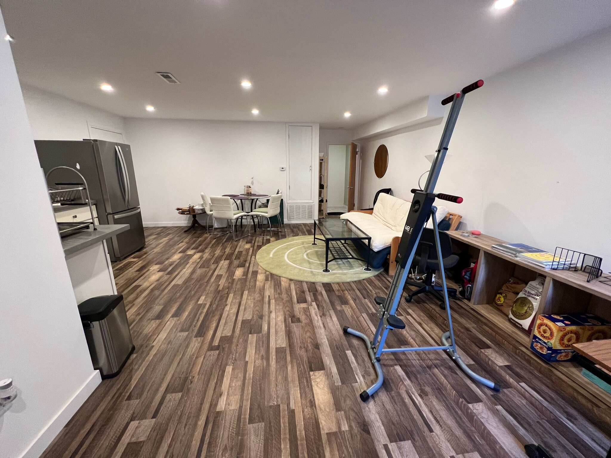 Living room area - 524 37th Ave