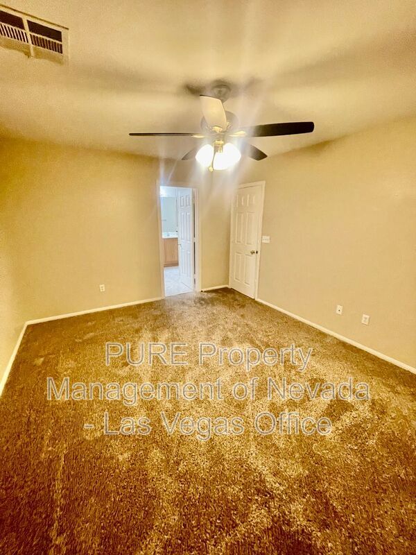 Building Photo - 3528 Laguna Veneta Ave