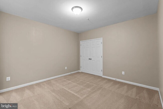 Building Photo - 920 St Martins Loop