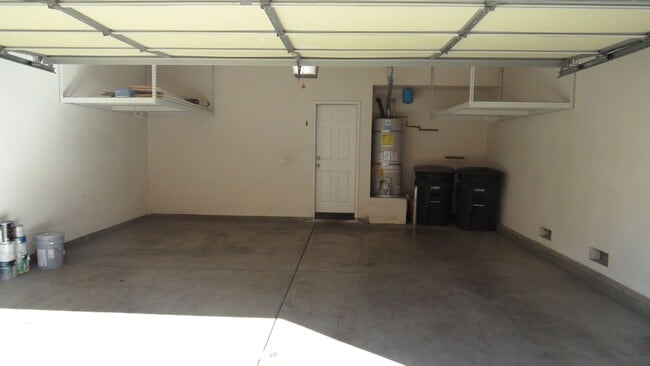 Building Photo - 3BR 2.5 BA 2 Story Home with 2 Car Garage