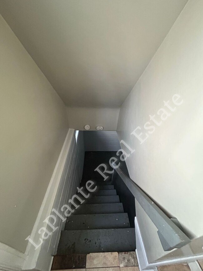 Building Photo - Well-Located 3-Bedroom Home Near Library Village