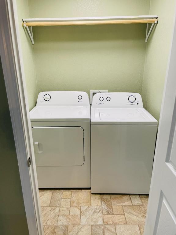 Building Photo - 306 N Davis St