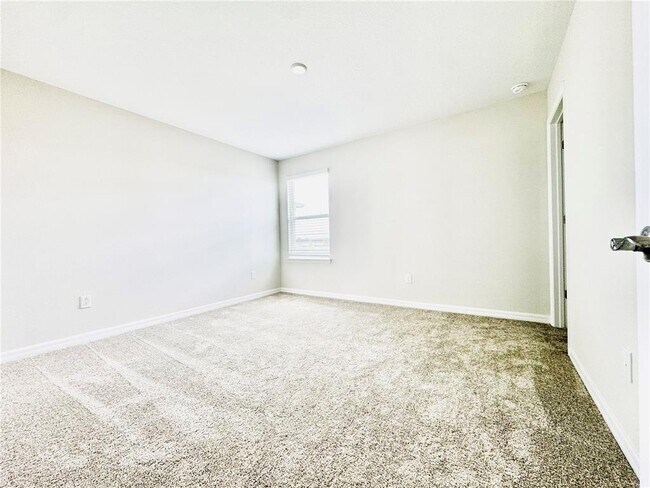 Building Photo - 6618 Willow View Ave