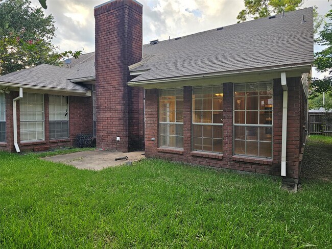 Building Photo - 6930 Shady Ln