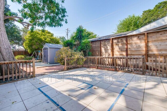 Building Photo - 18850 Newsom Ave