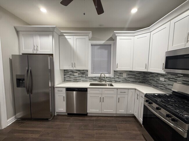 Building Photo - 8509 S Brandon Ave