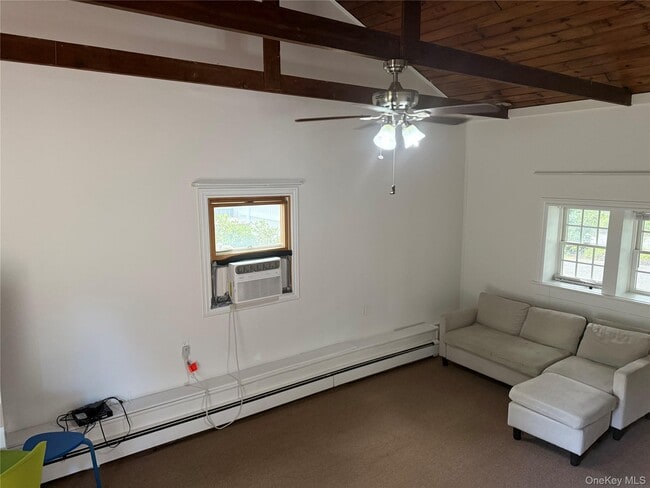 Building Photo - 10 Oakwood Ave