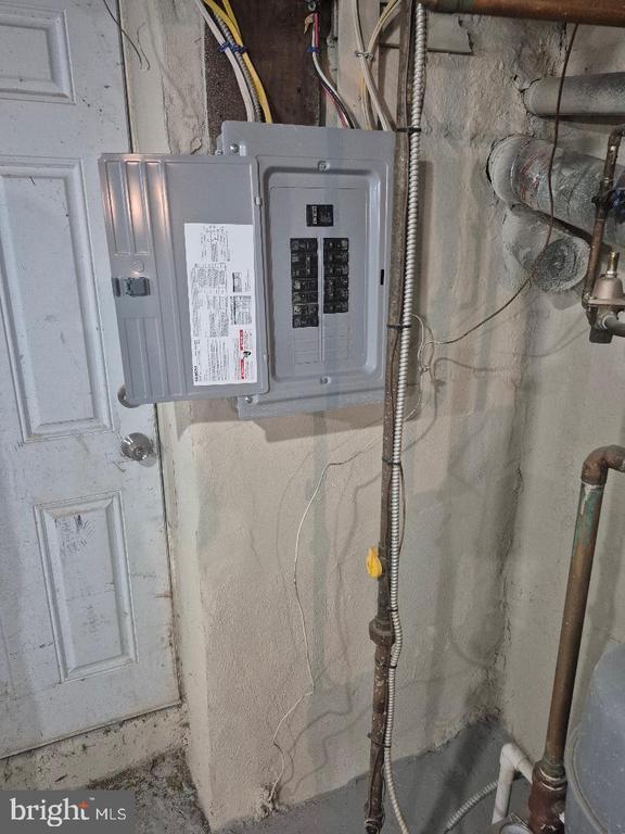 Building Photo - 5345 W Columbia Ave