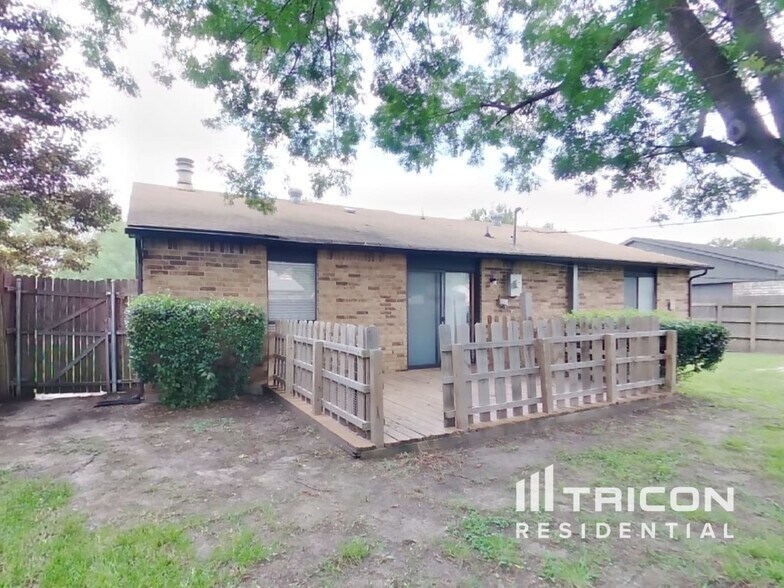 Building Photo - 509 Forestwood Dr