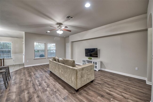 Building Photo - 328 Langely