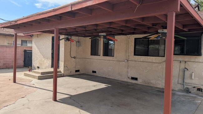 Building Photo - 1618 S Meeker Ave