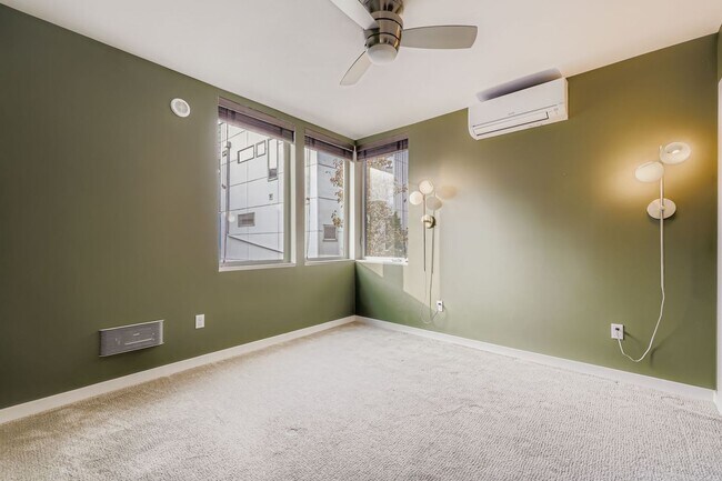 Building Photo - Bright 3bed/2.5bath Townhome in Judkins Pa...