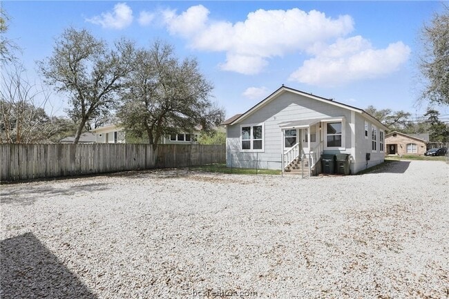 Building Photo - 105 N Haswell Dr