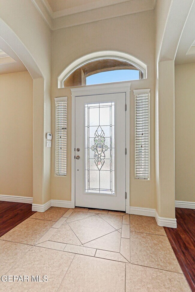 Building Photo - 6285 Wildwood Ct