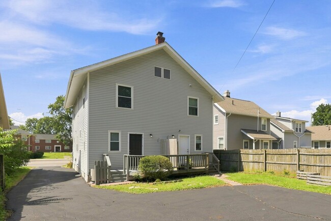 Building Photo - 1512-1514 S Smithville Rd