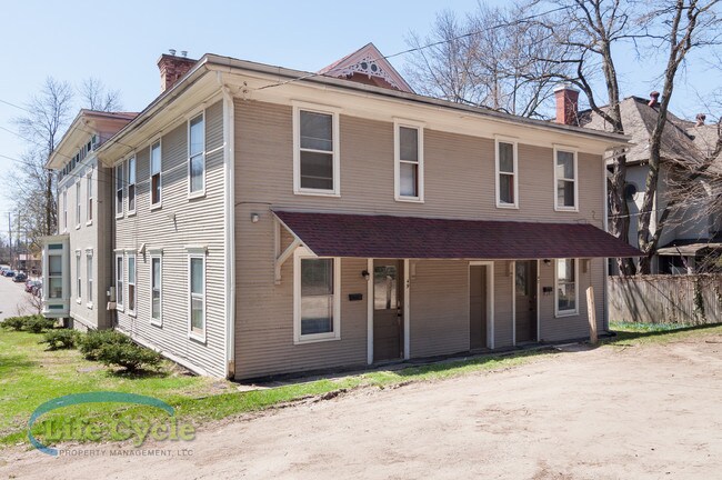 Building Photo - 335 Washington St SE